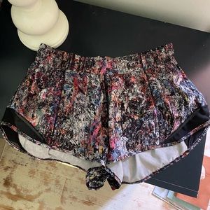 Lululemon Athletica Patterned Shorts // Size 10